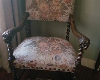 Throne chair with lions heads