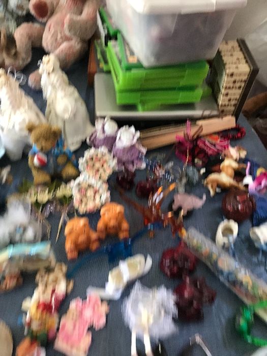 Great last minute moving sale ,tons of clothes... starts ...