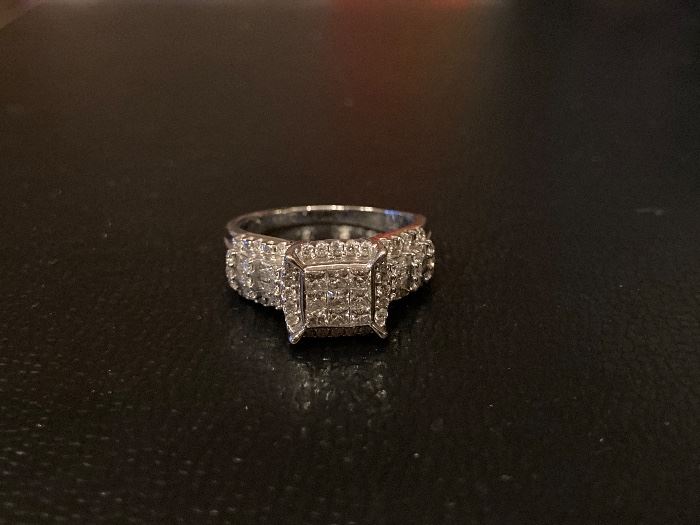 Lot #002---14kw diamond ring, weight of diamond: 1.20ct, size: 9, ring weight: 6.3g, price: $840