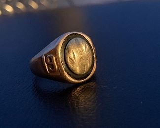 Lot #037---10ky 1924 Class Ring, weight: 7.7g, size: 5.5, price: $495