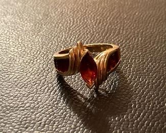 Lot #043---14ky Garnet Ring, weight: 4.3g, size: 6.5, price: $225