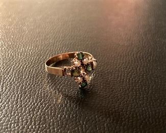 Lot #060---14ky Emerald and Pearl Ring, weight: 1.6g, size: 8, price: $100