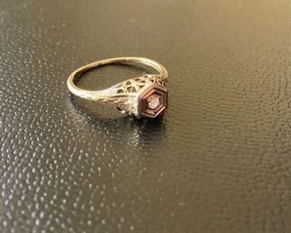 Lot #075---14kw Diamond Ring, weight: 1.6g, size: 7.25, price: $175