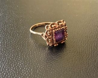 Lot #076---10ky Amethyst Ring, weight: 3.8g, size: 6.5, price: $200