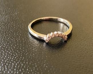 Lot #086---18kw Diamond Ring, weight: 2.6g, size: 10, price: $150