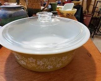 Vintage 4 qt covered casserole with lid