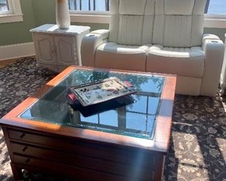 Display cabinet coffee table