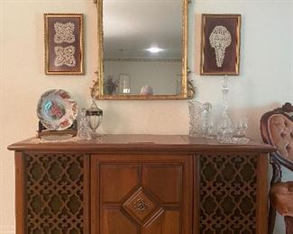 Super cool retro stereo...radio works, turntable needs work.