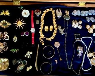 Costume jewelry 
