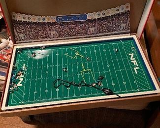 Tudor NFL electric football game