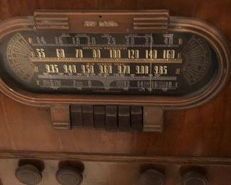 Up close of vintage radio 
