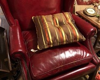 VINTAGE RED LEATHER CHAIR