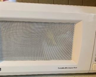 GE Turntable Microwave Oven $30
