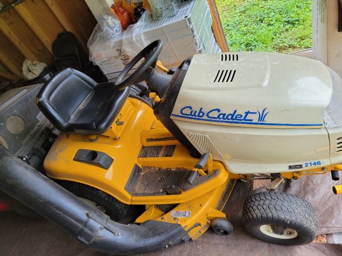 cub cadet lawn tractor runs great