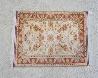 1026	FLORAL THROW RUG, 3 FT 6 IN X 2 FT 9 IN
