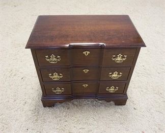 1127	PENNSYLVANIA HOUSE BLOCK FRONT 3 DRAWER NIGHTSTAND. HAS SOME FINISH WEAR ON THE TOP, 26 IN WIDE X 24 IN HIGH X 15 IN DEEP
