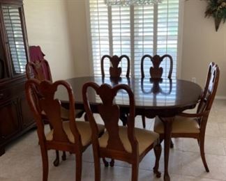 Dining Table with 6 Chairs and 2 Leafs