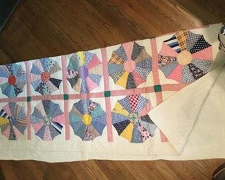 Large Wheel Pattern Hand Made Quilt