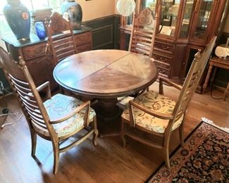 Pedestal Dining Table w/4 Chairs & 2 Leaves