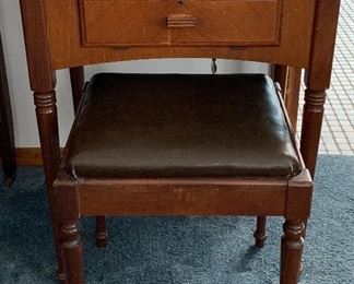 Antique Singer Sewing Machine in Cabinet w Bench