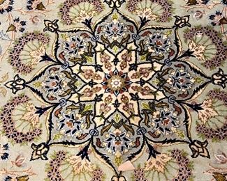 Close up of 9x13 100% Wool Rug - Keshan Style