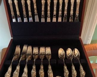 Dining Room 
Case Table
Towle Sterling Silver Spanish Provincial 
Service for 18