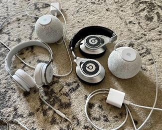 Apple Play & Beat headphones 