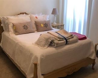 French Provincial 3 pc. Bedroom suite, linens, quilt