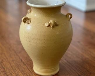 Elisabeth Saslaw pale yellow vase. Signed by artist. Measures 8" H. Photo 1 of 3.