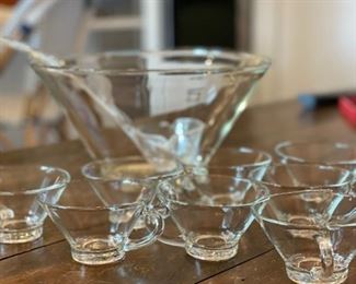 Minimalist punch bowl set with 8 cups. Photo 2 of 2.