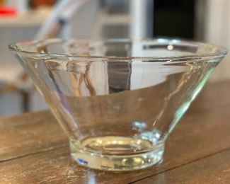 Minimalist punch bowl set with 8 cups. Photo 1 of 2.