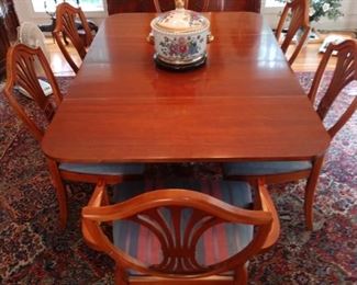 Vintage Federal style triple pedestal dining table with two additional leaves and six chairs
