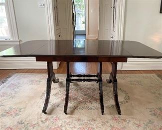 Dining Table (with extra leaves)