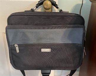 Carry Bags / Shoulder Bags / Briefcases