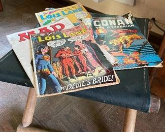 Folding stool w/Lois Lane & Conan comics 