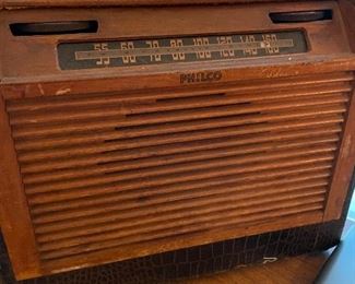 Philco wooden case radio