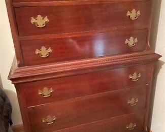 Chest on chest of drawers 