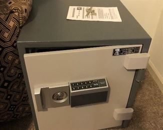 Safe w/ keys and combo instructions 