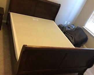 Sleigh bed queen size