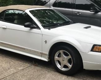 Awesome 2001 FORD Mustang, 6-cylinder convertible in excellent condition, runs great, only one owner, no crashes, with only 49,250 miles, REDUCED!!!  Now asking $8,500. (NO OTHER DISCOUNTS APPLY!)