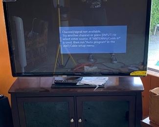 52 Panasonic Smart TV TCP50UT50 with TV Stand
