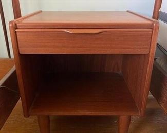 Mid Century Modern Wood Side Table Night Stand with Drawer