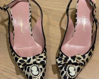 Dolce & Gabbana leopard print kitten heal pumps with cameo detail. Size 36. 