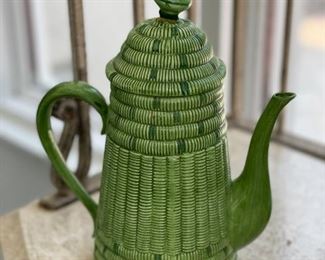 Green porcelain majolica teapot. Made in Italy. Photo 1 of 2. 
