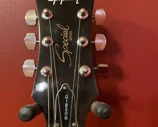 Gibson Epiphone Special electric guitar. Photo 1 of 2.