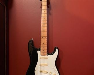 Fender Squire Stratocaster #MN574199. Photo 2 of 2. 
