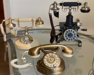 Decorative vintage telephones. 
