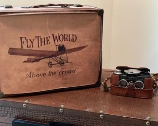 Flyer the World Suitcase. Antique binoculars. 