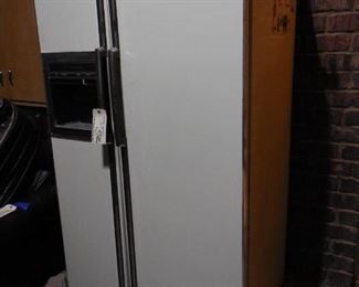 Old refrigerator (works good)