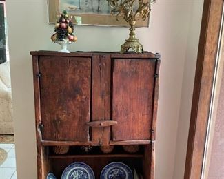 EARLY PERIOD BUCKET BENCH